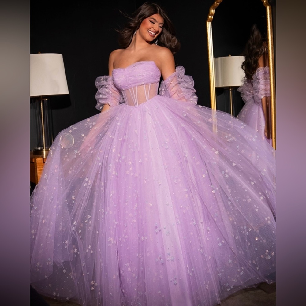 Rachel Allen size 6 gown New!! Stunning!